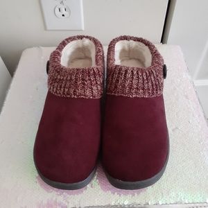 NWOT Clarks Sweater Cuff Slippers